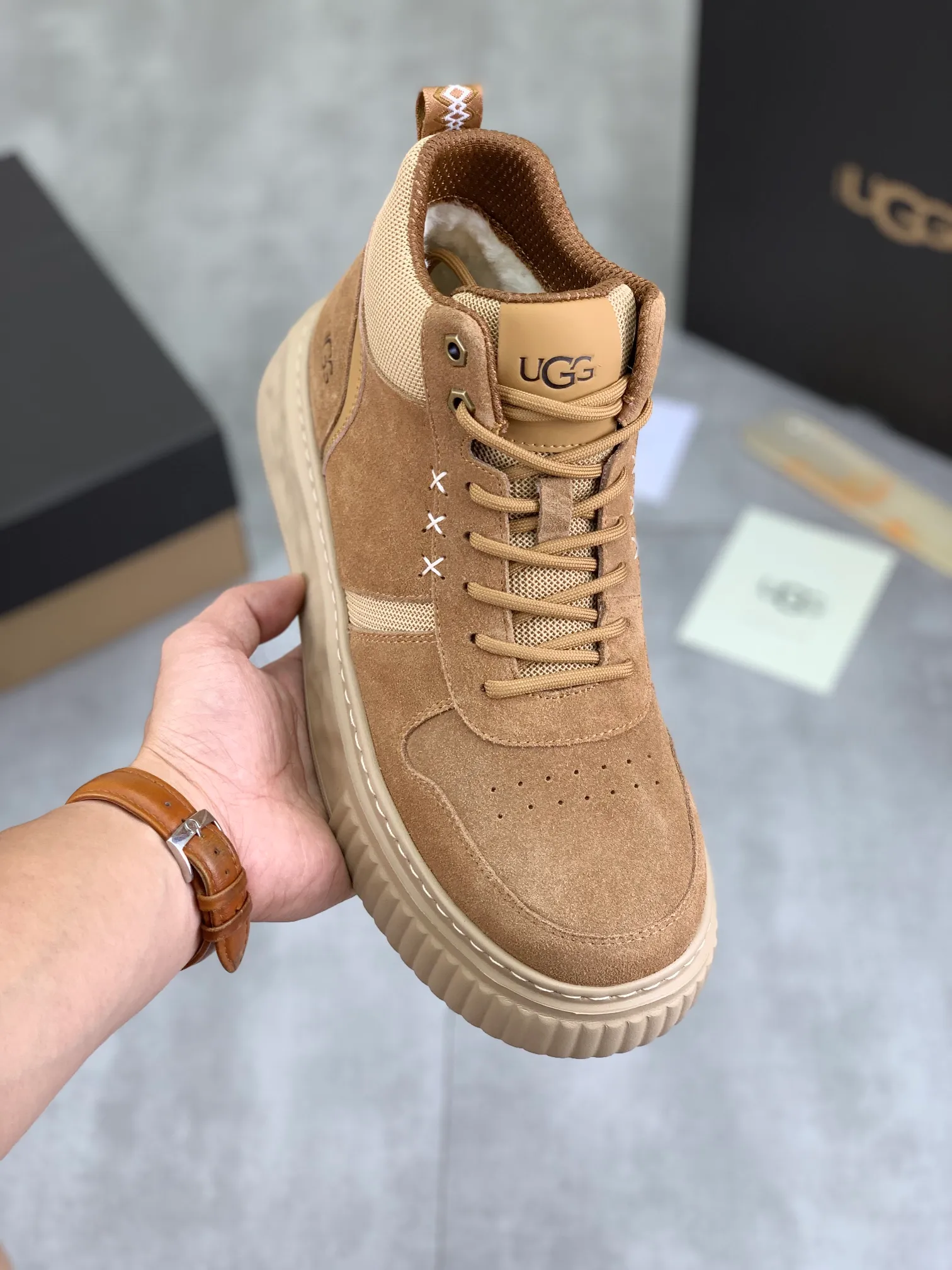 Men's shoes 💰P640 [New style] 💰 🆘 "Real wool" [UGG] 👉The popular men's shoes are synchronized with the official website 🔰The quality of the genuine products [satisfied] is not comparable to the imitations in the general market 🌀The upper is imported Italian frosted cowhide, and the lining is: foot pad 🅰️ grade 🐑Real wool👻Only Grade A can show the effect The hand feels smooth and delicate 🔱The shoe shape is grand, only genuine manufacturers can do it 🎄The perfect toughness of the original outsole 👻⬛️ allows customers to say goodbye to one-time consumption. Real wool lining, super warm. Available in black, brown and gray. Size: 39-44